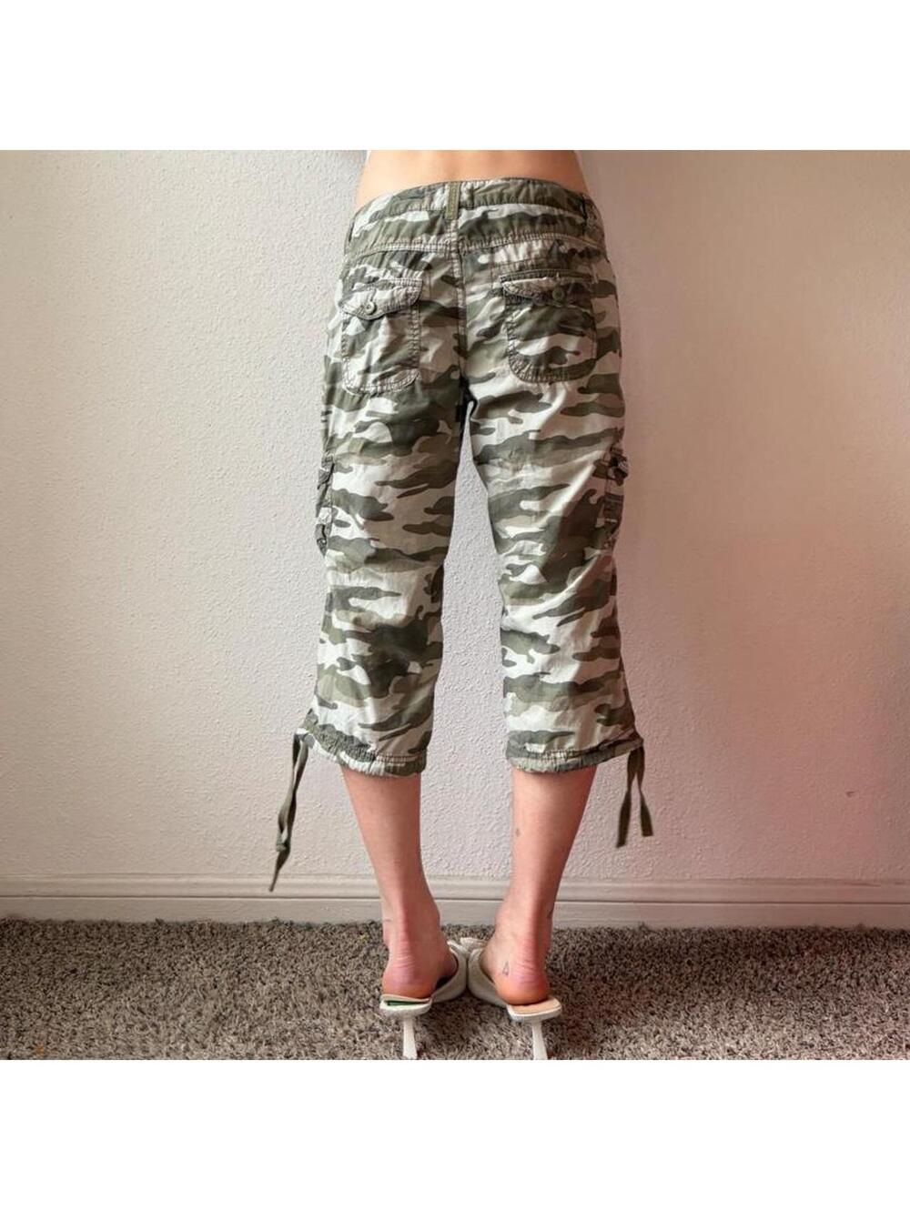 Vintage y2k low rise wide leg green camouflage cropped cargo pants / capris - Picture 2 of 8